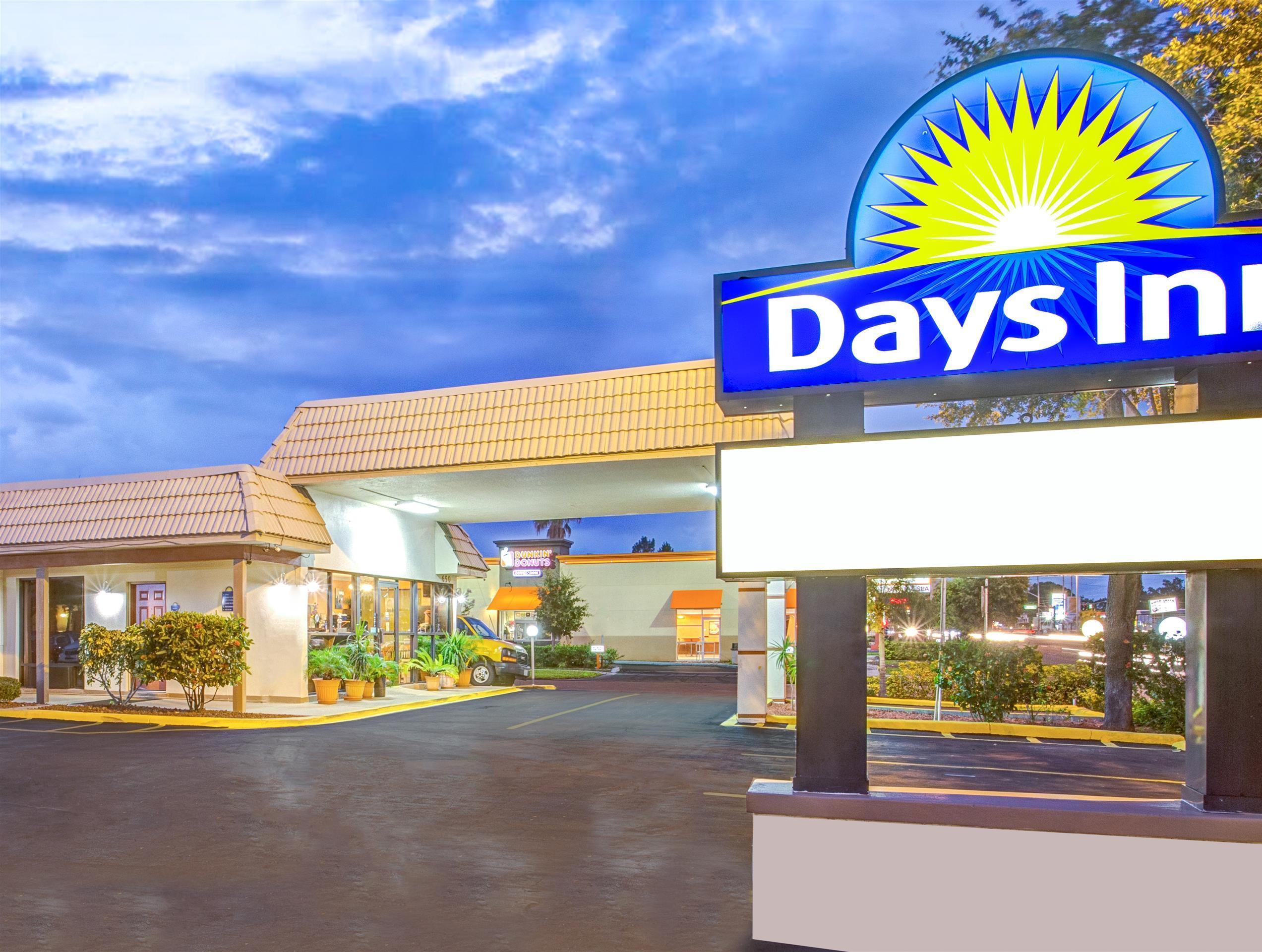 Days Inn By Wyndham St. Petersburg Central Exteriér fotografie