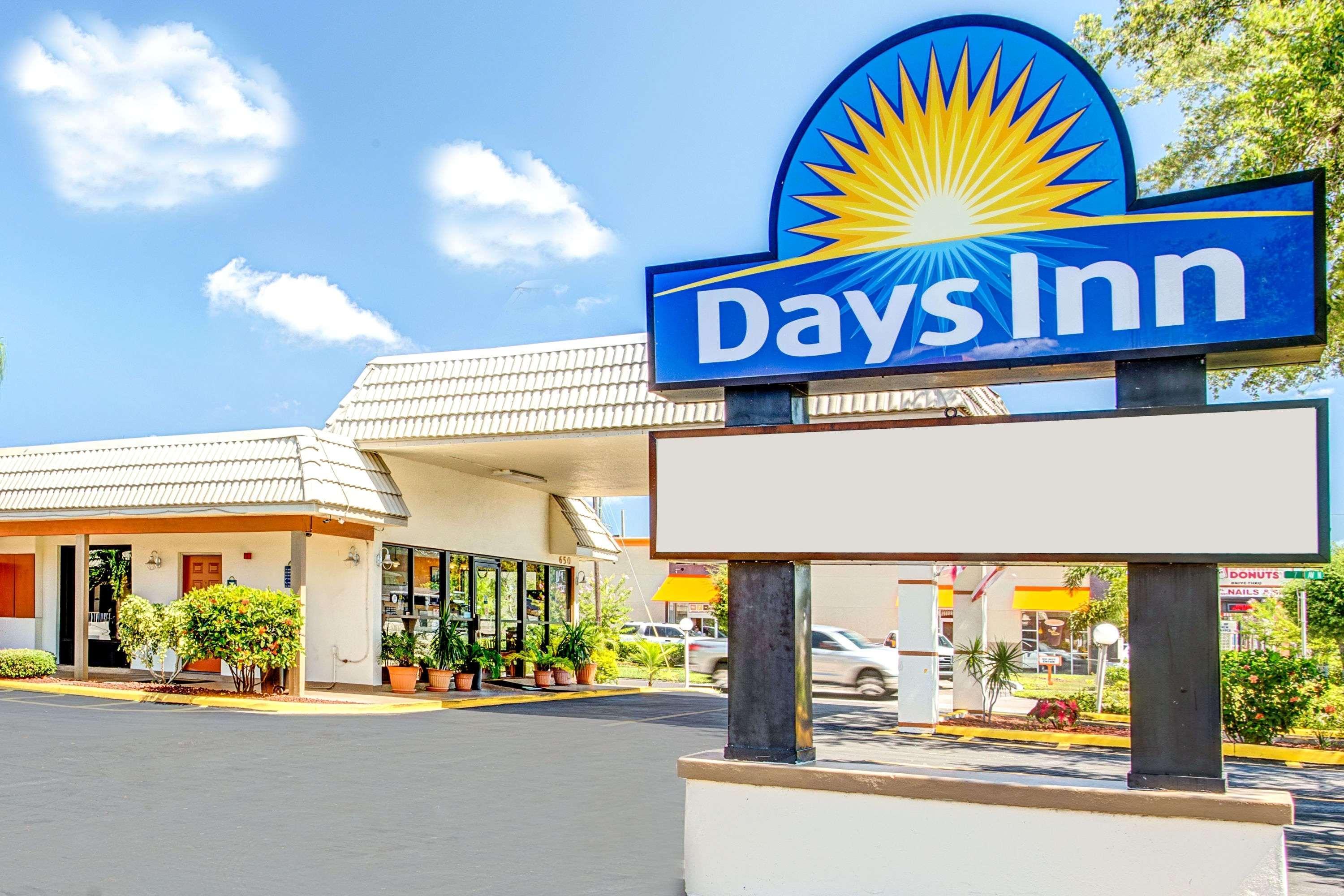 Days Inn By Wyndham St. Petersburg Central Exteriér fotografie