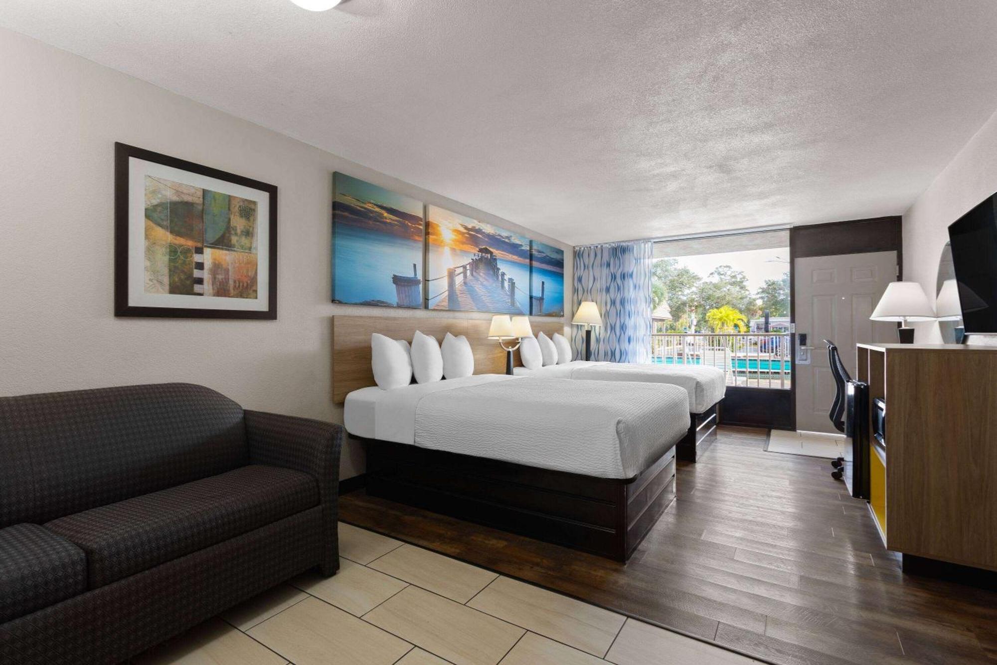 Days Inn By Wyndham St. Petersburg Central Exteriér fotografie