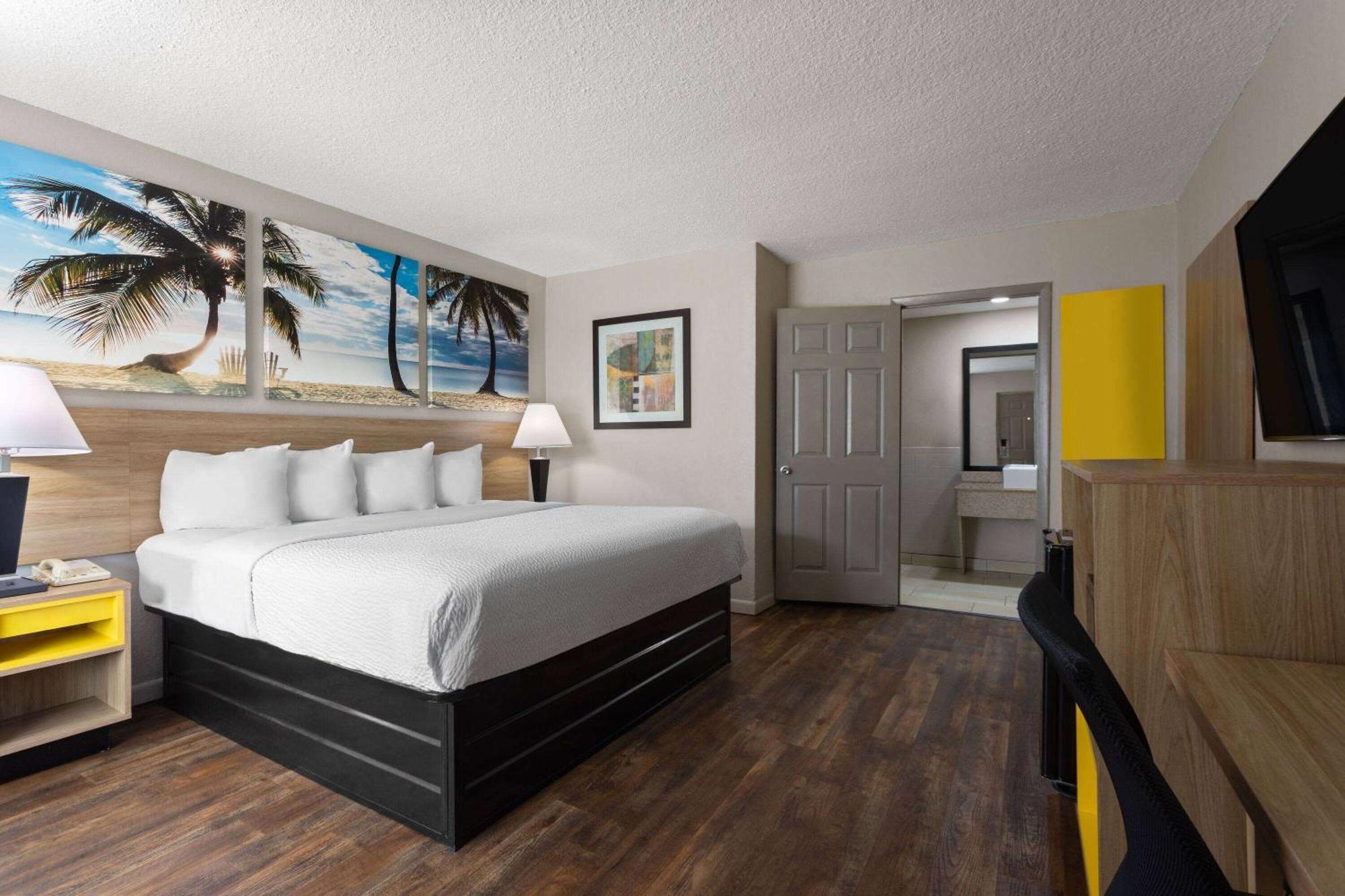 Days Inn By Wyndham St. Petersburg Central Exteriér fotografie